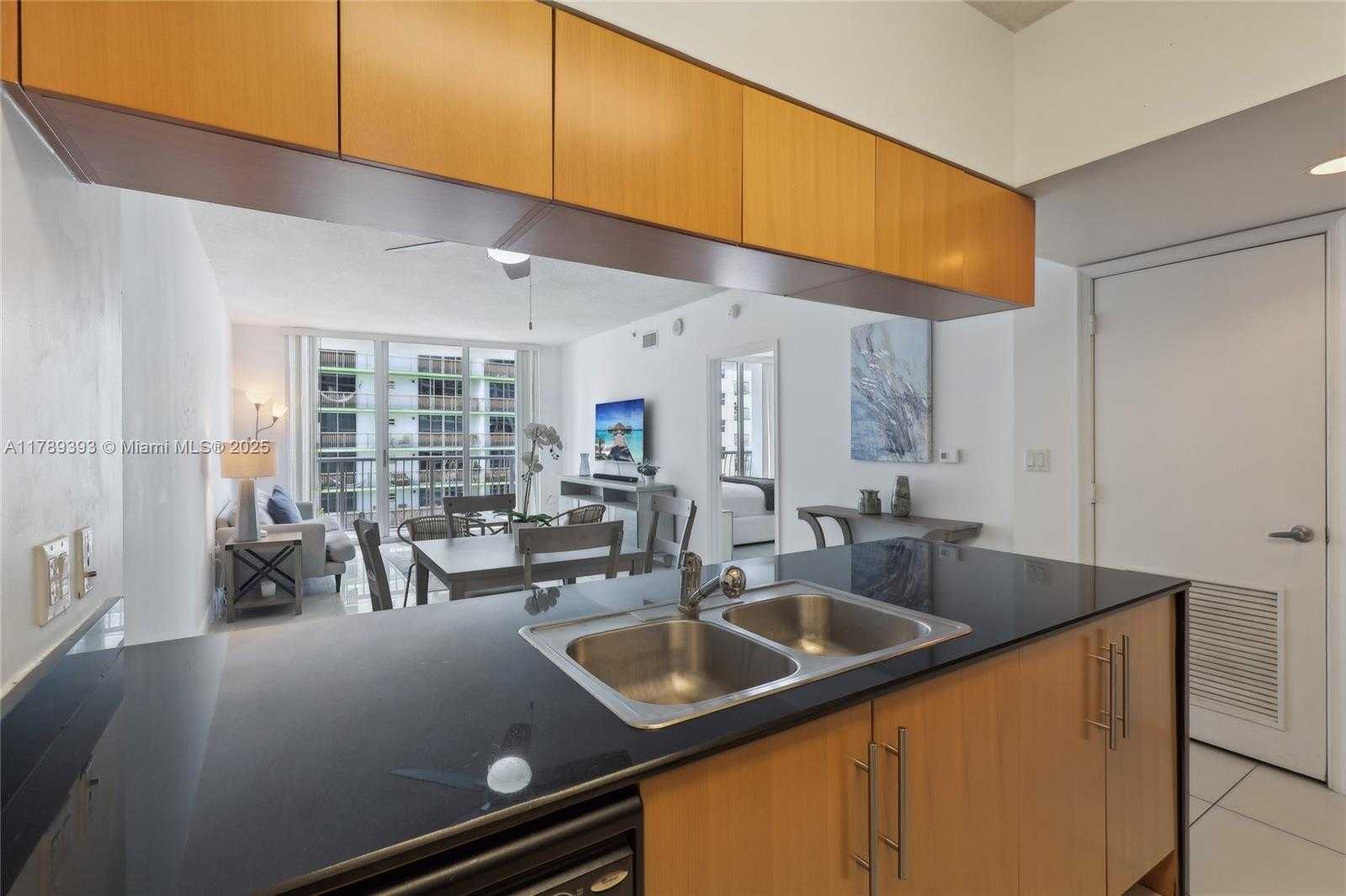 Small Image of 1750 NORTH BAYSHORE DR #2805, Miami Number 15