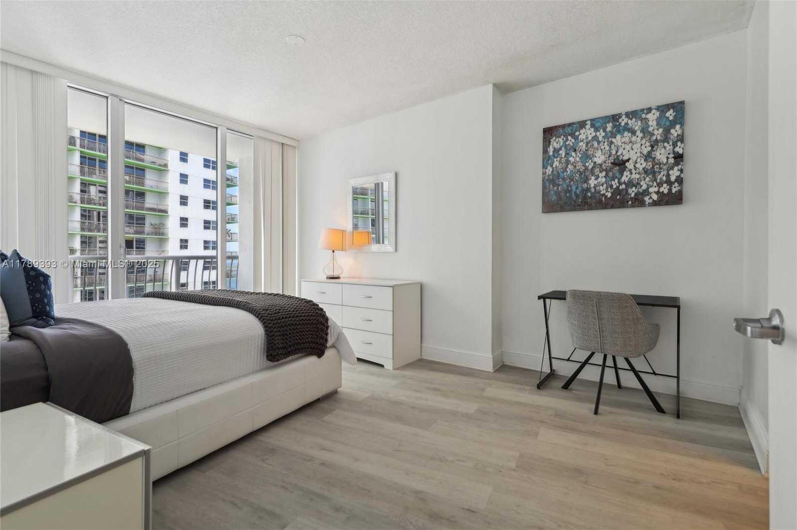 Small Image of 1750 NORTH BAYSHORE DR #2805, Miami Number 19