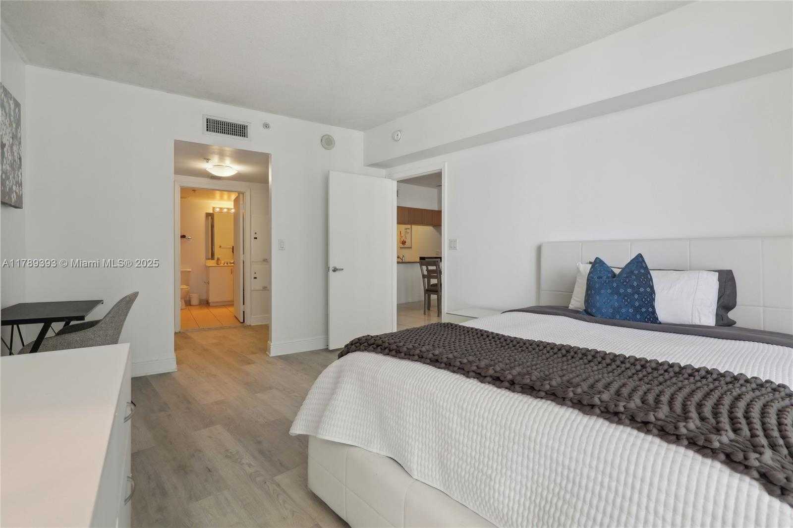 Small Image of 1750 NORTH BAYSHORE DR #2805, Miami Number 21