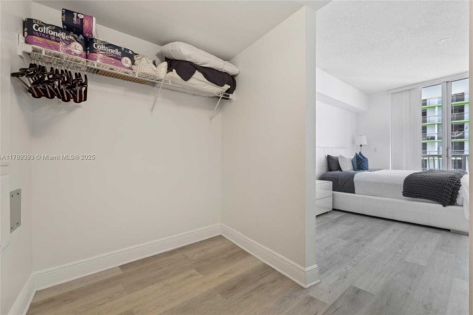Small Image of 1750 NORTH BAYSHORE DR #2805, Miami Number 23
