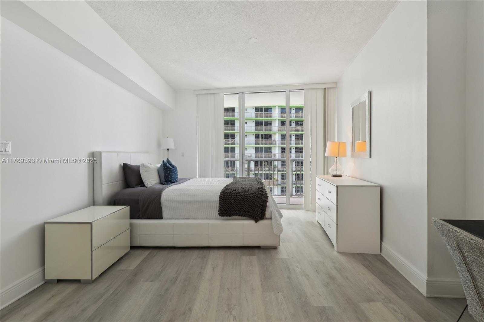 Small Image of 1750 NORTH BAYSHORE DR #2805, Miami Number 25