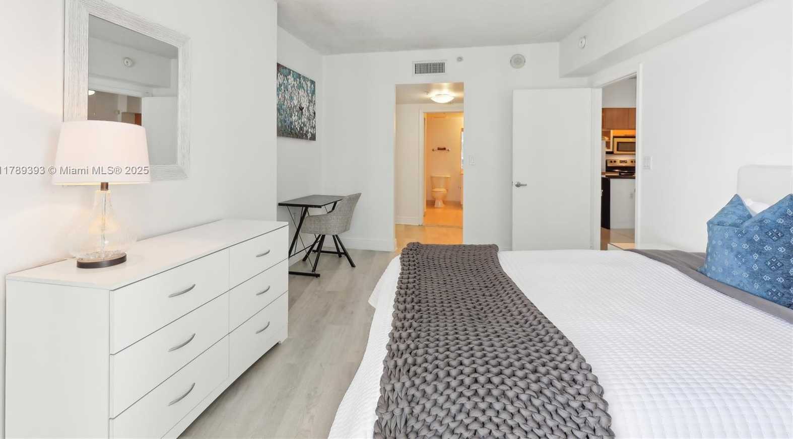 Small Image of 1750 NORTH BAYSHORE DR #2805, Miami Number 30