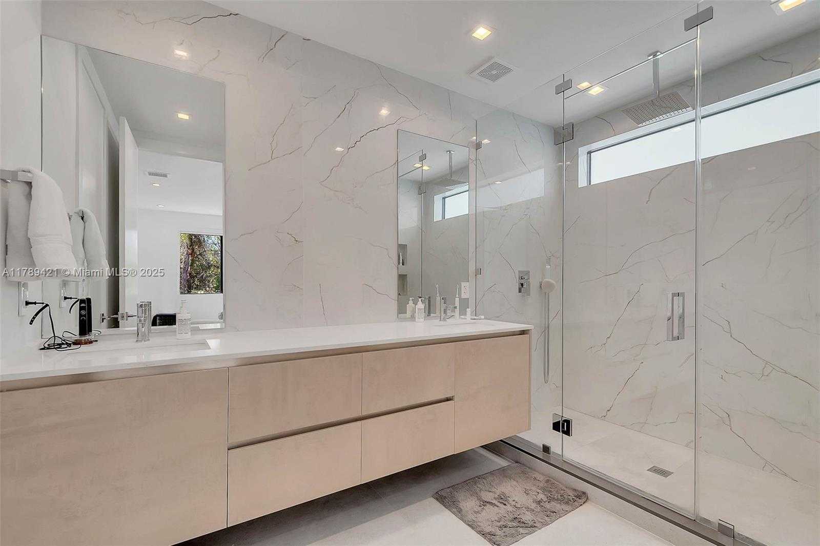 Small Image of 3045 ELIZABETH ST, Miami Number 13