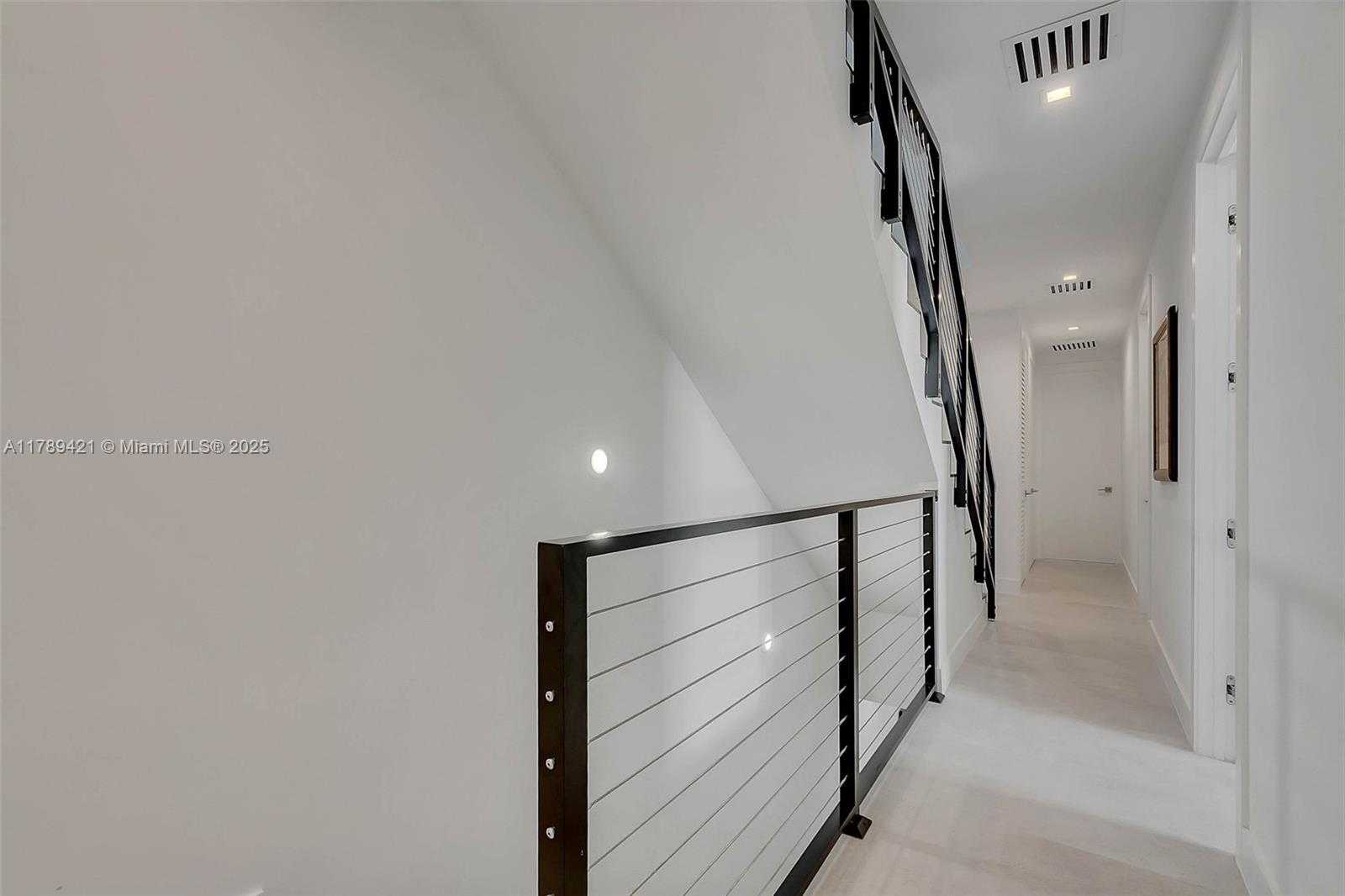 Small Image of 3045 ELIZABETH ST, Miami Number 14
