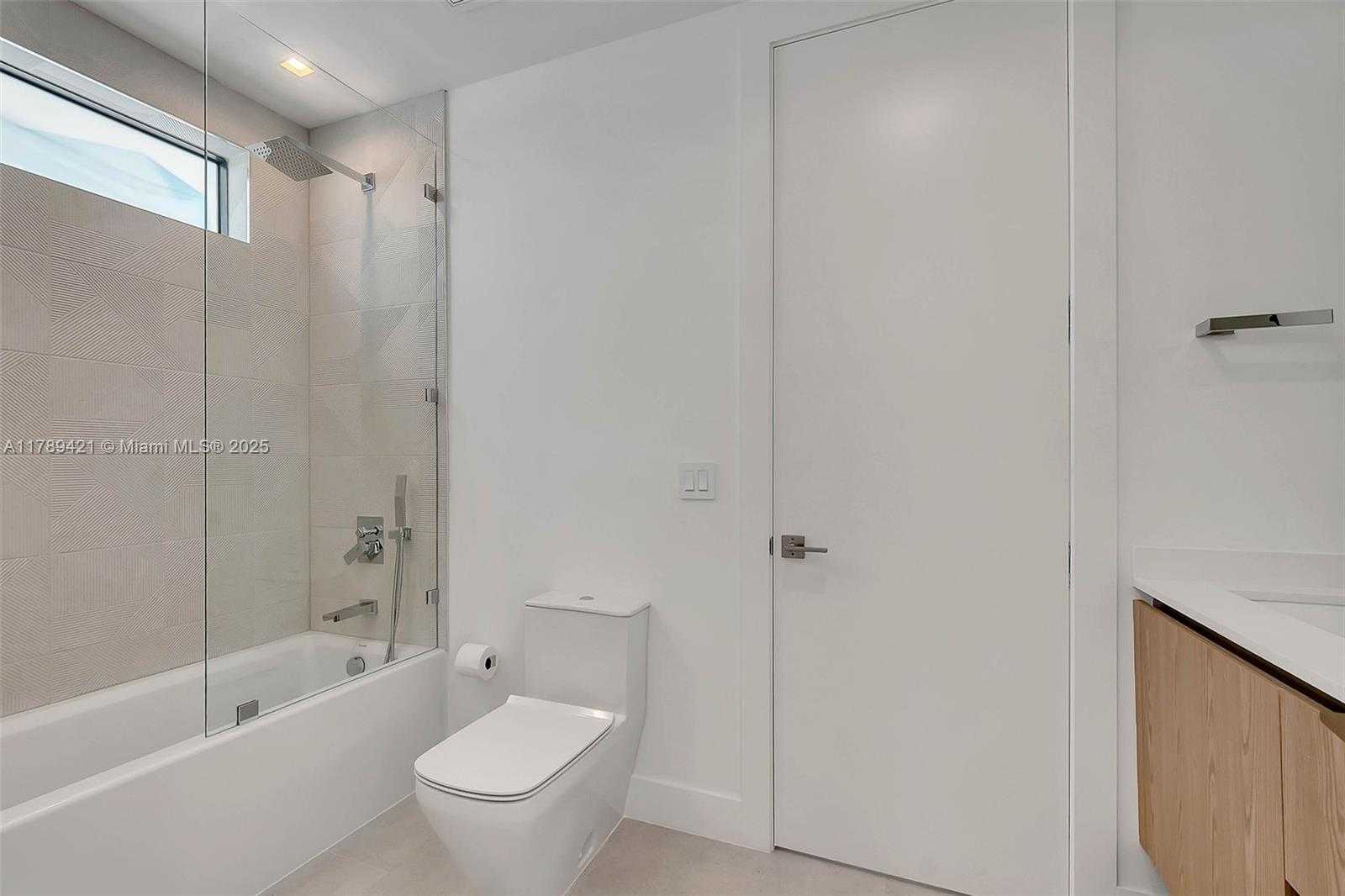 Small Image of 3045 ELIZABETH ST, Miami Number 16