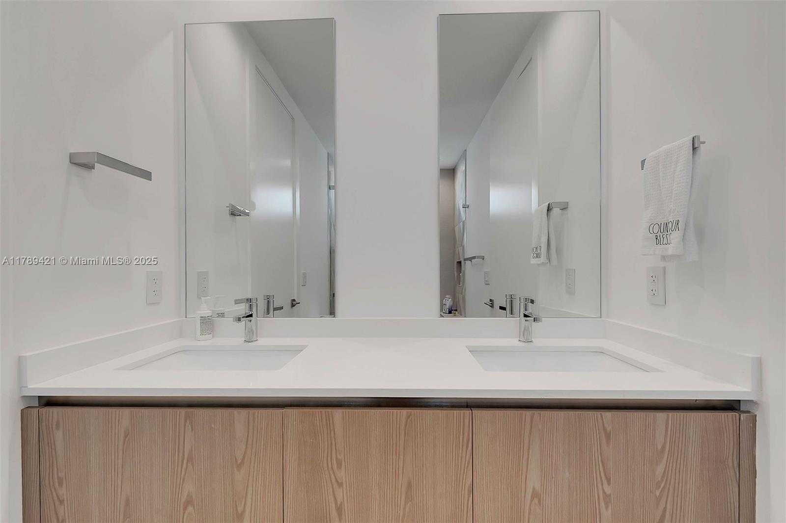 Small Image of 3045 ELIZABETH ST, Miami Number 17