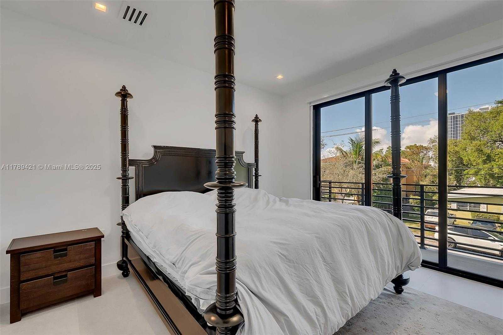Small Image of 3045 ELIZABETH ST, Miami Number 19