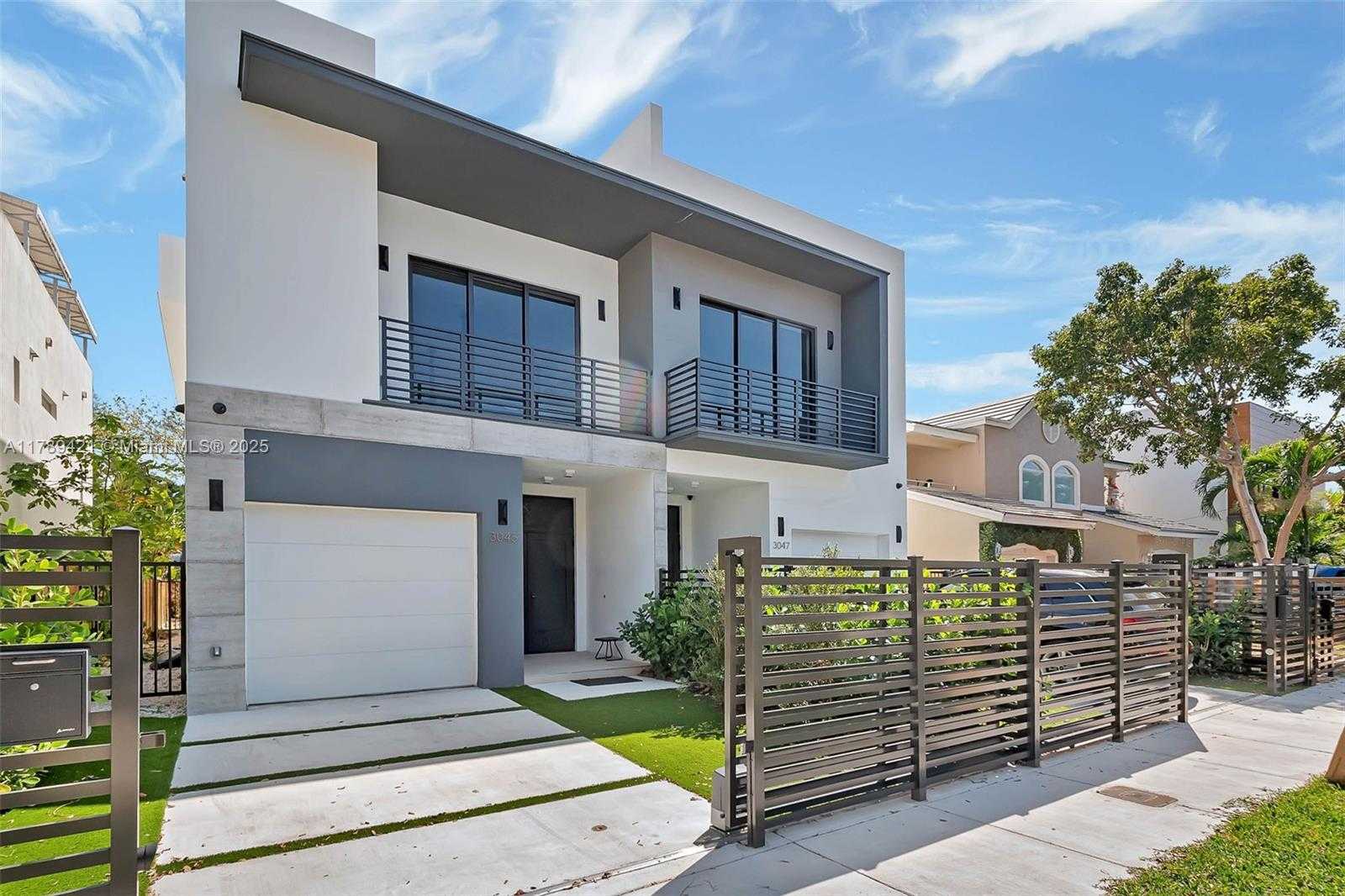 Small Image of 3045 ELIZABETH ST, Miami Number 2