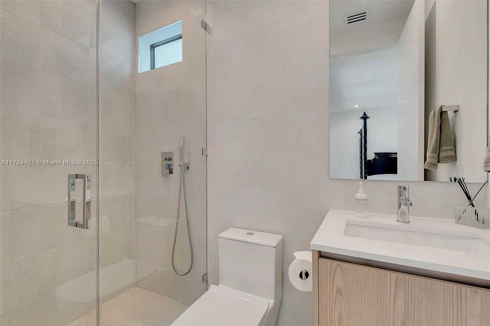 Small Image of 3045 ELIZABETH ST, Miami Number 20
