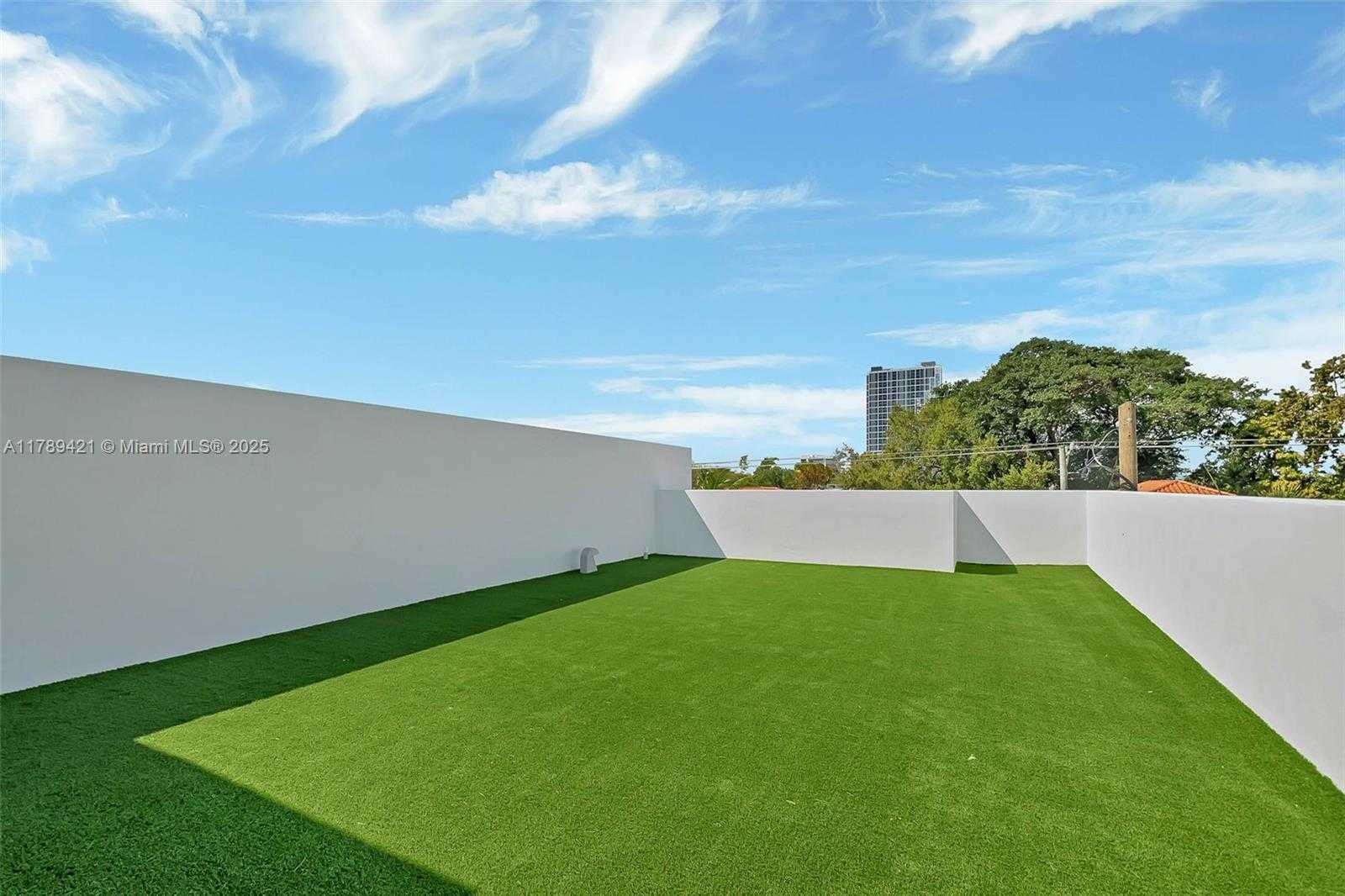 Small Image of 3045 ELIZABETH ST, Miami Number 23
