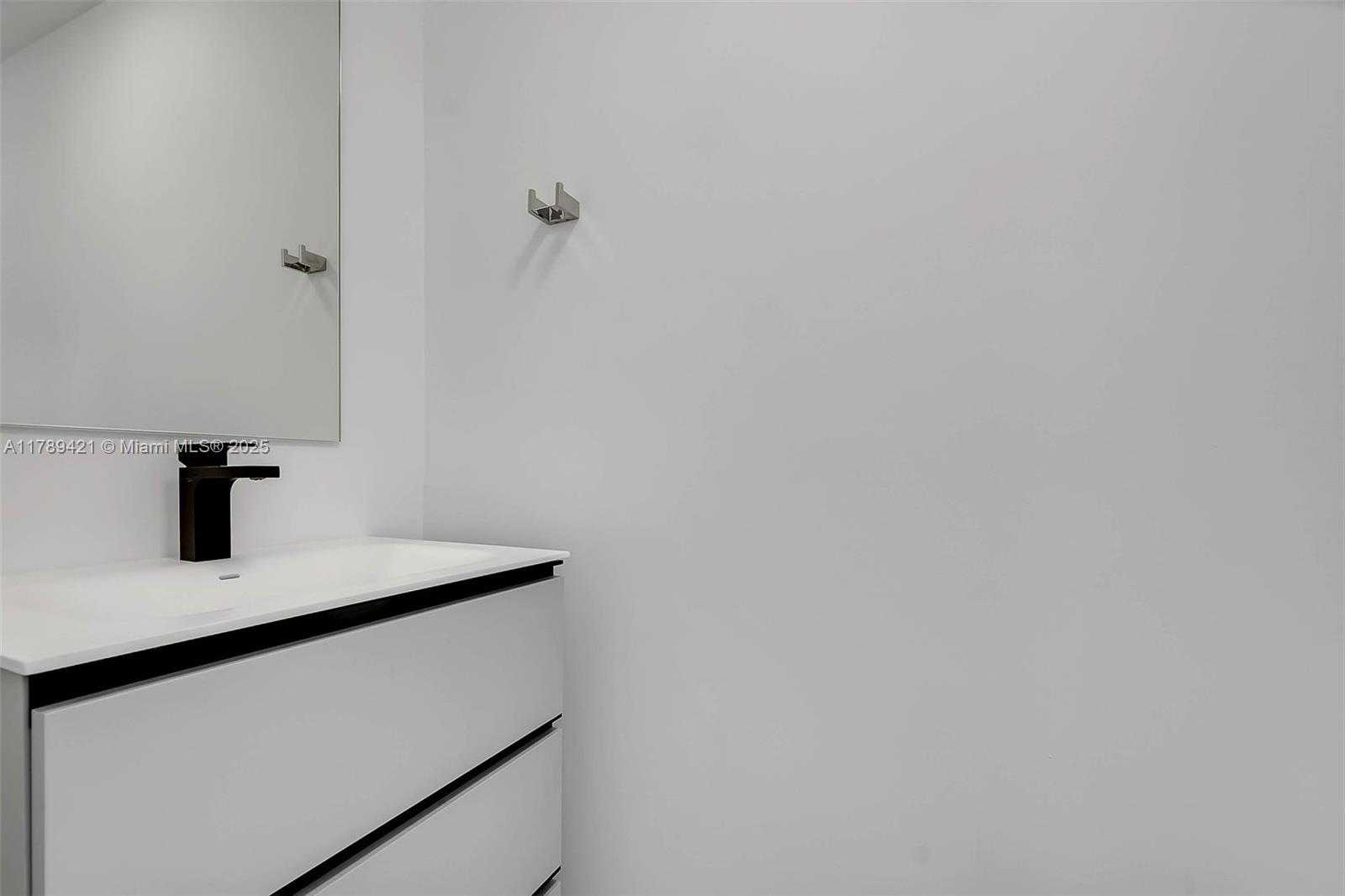 Small Image of 3045 ELIZABETH ST, Miami Number 24