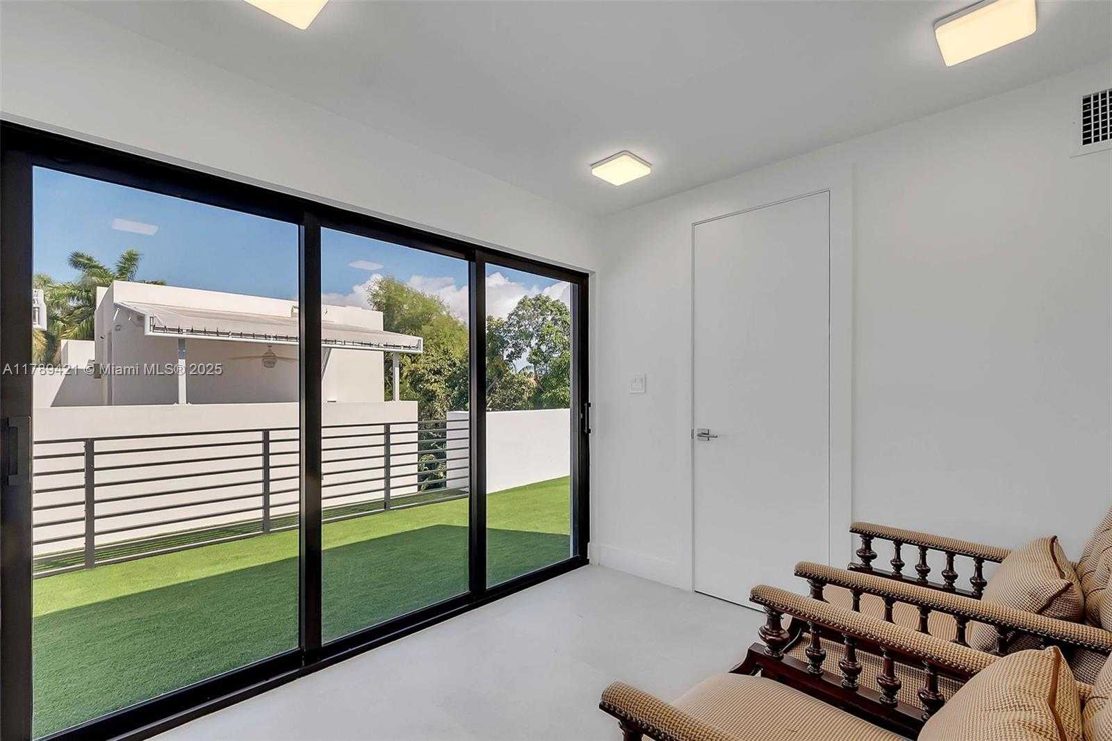 Small Image of 3045 ELIZABETH ST, Miami Number 25