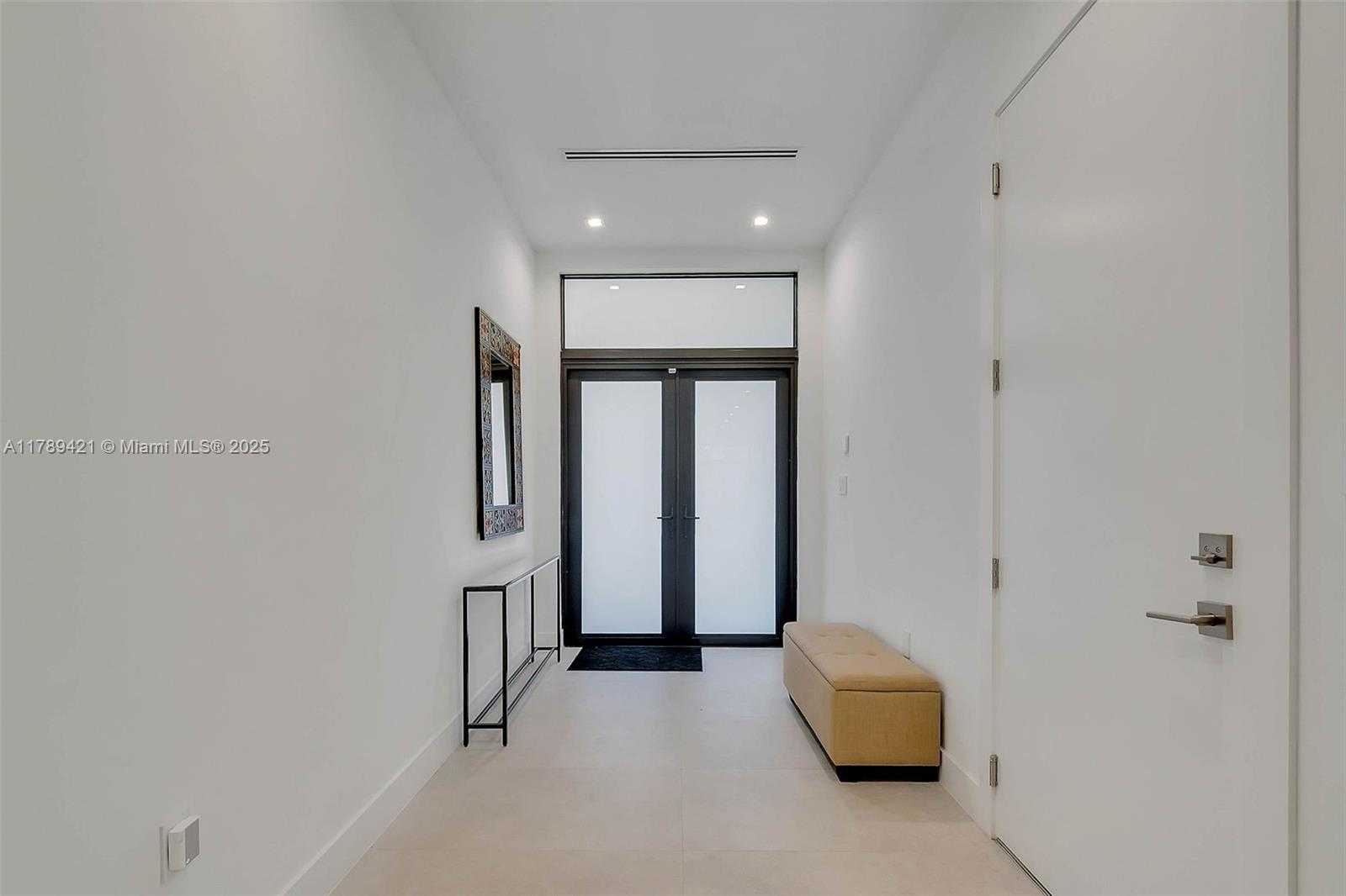 Small Image of 3045 ELIZABETH ST, Miami Number 4