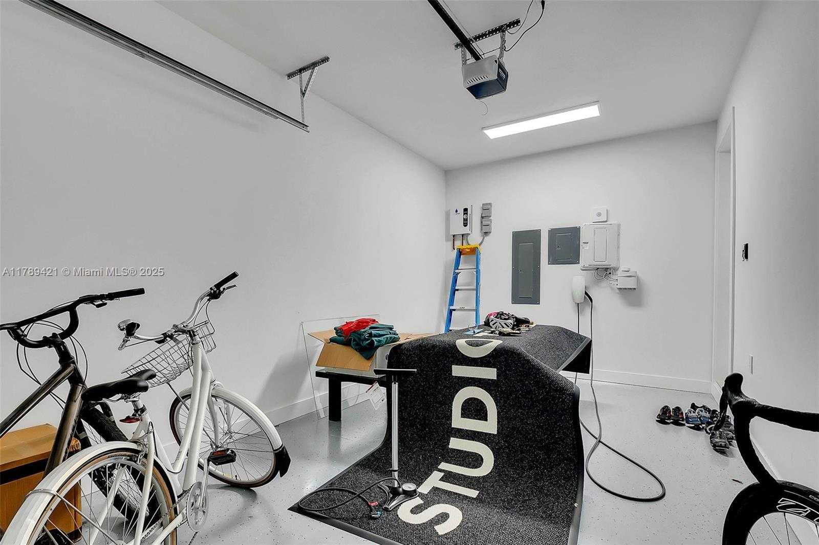 Small Image of 3045 ELIZABETH ST, Miami Number 5
