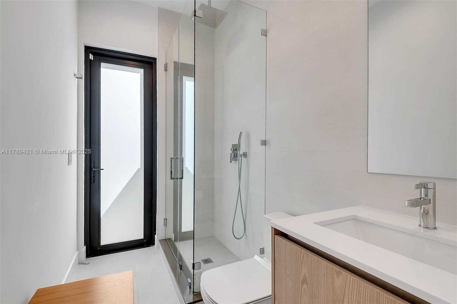Small Image of 3045 ELIZABETH ST, Miami Number 8