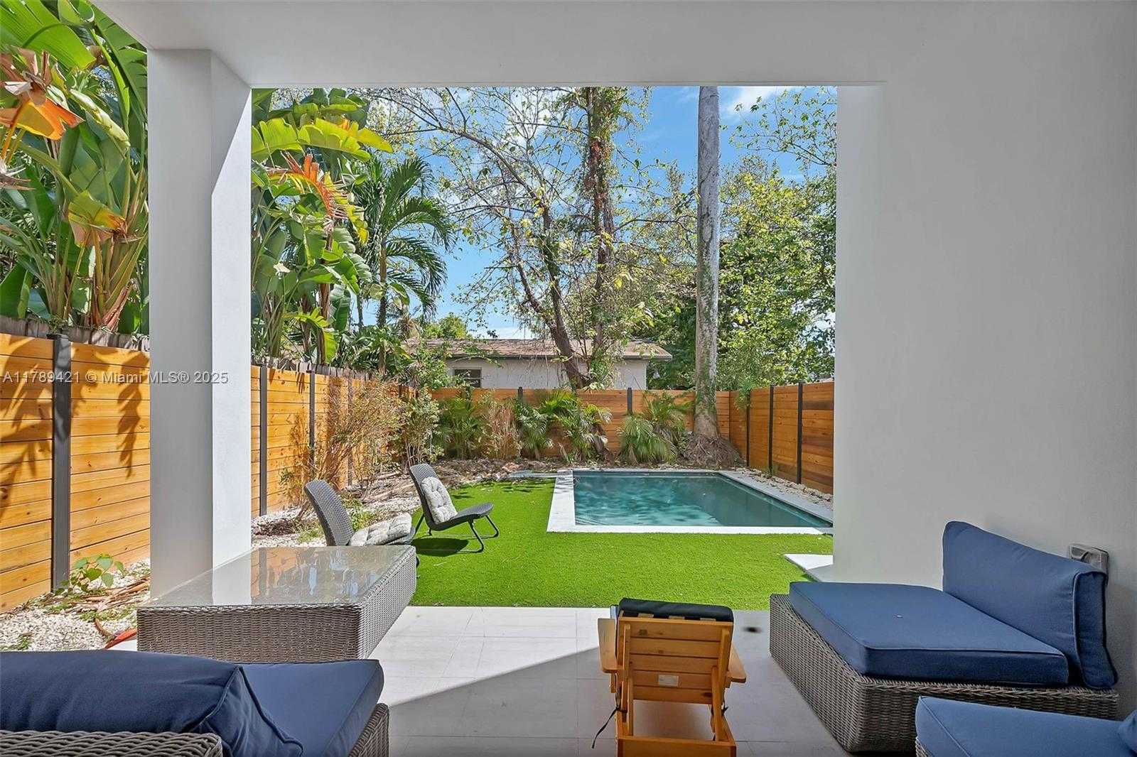 Small Image of 3045 ELIZABETH ST, Miami Number 9