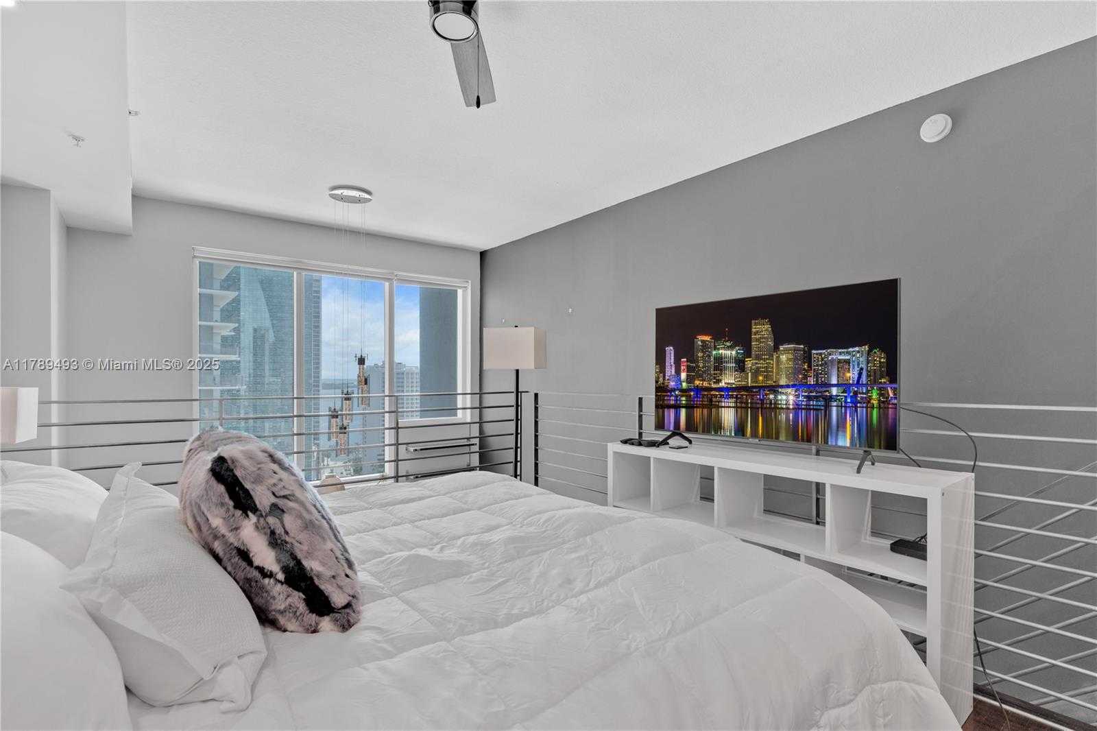 Small Image of 60 SOUTH WEST 13TH ST #2204, Miami Number 13