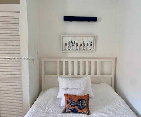 Small Image of 1525 MERIDIAN AVE #204, Miami Beach Number 12