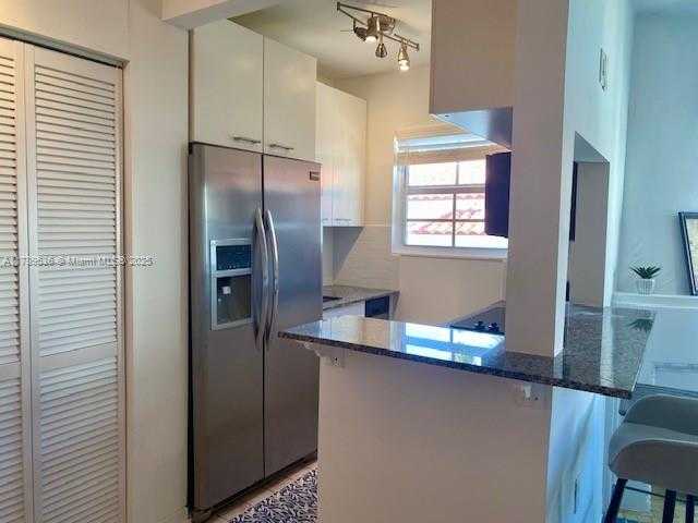 Small Image of 1525 MERIDIAN AVE #204, Miami Beach Number 3