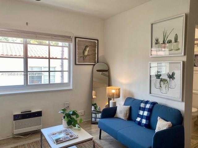 Small Image of 1525 MERIDIAN AVE #204, Miami Beach Number 7
