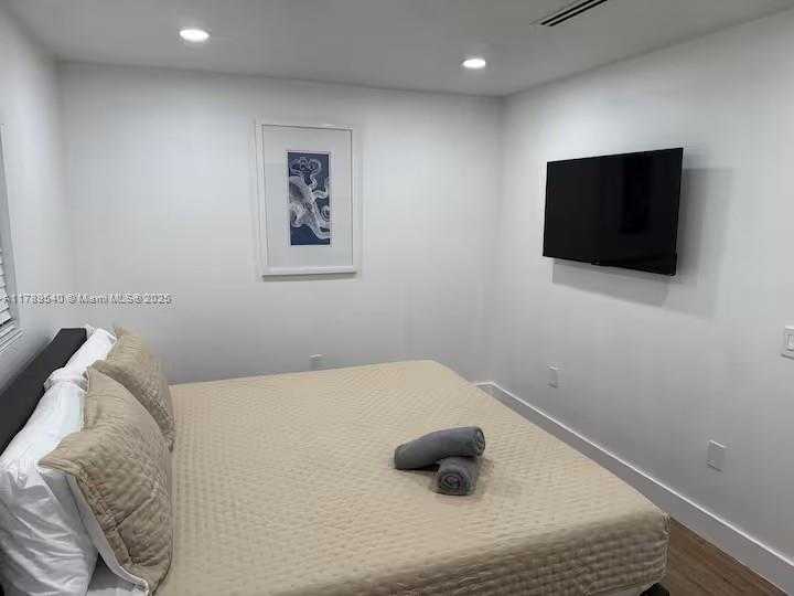 Small Image of 2918 SOUTH WEST 2ND ST #2918, Miami Number 15
