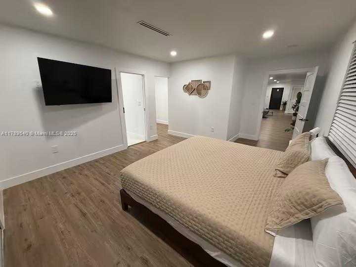 Small Image of 2918 SOUTH WEST 2ND ST #2918, Miami Number 16