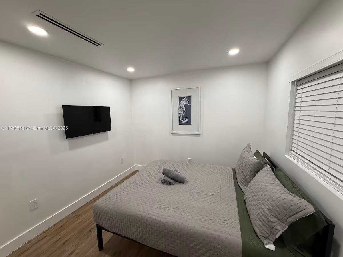 Small Image of 2918 SOUTH WEST 2ND ST #2918, Miami Number 8