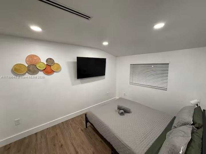 Small Image of 2918 SOUTH WEST 2ND ST #2918, Miami Number 9