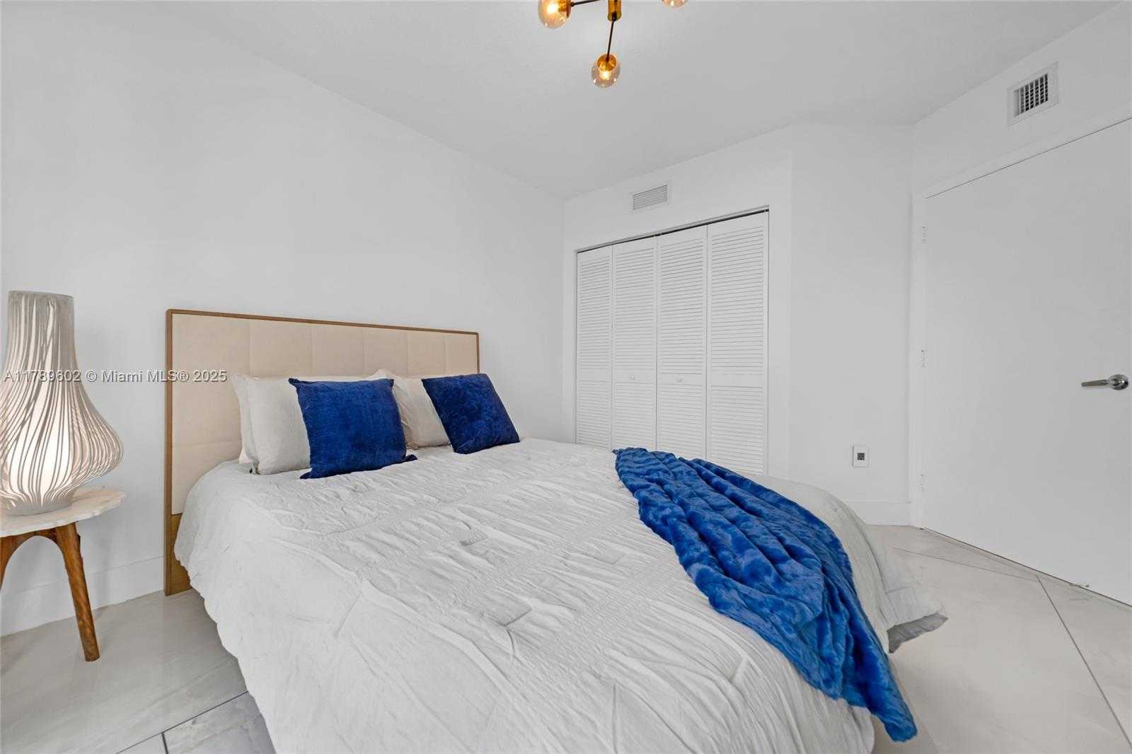 Small Image of 41 SOUTH EAST 5TH ST #1407, Miami Number 20