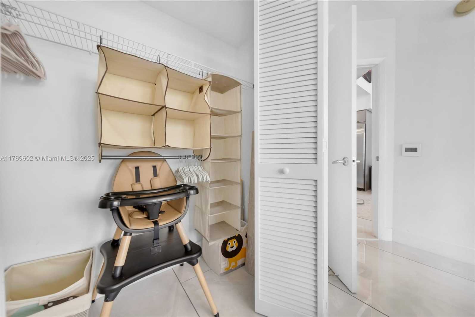Small Image of 41 SOUTH EAST 5TH ST #1407, Miami Number 21