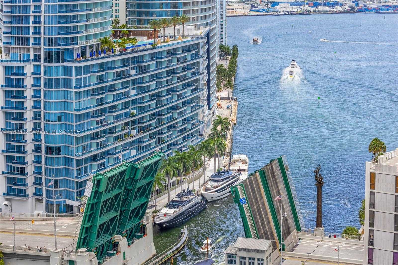 Small Image of 41 SOUTH EAST 5TH ST #1407, Miami Number 34