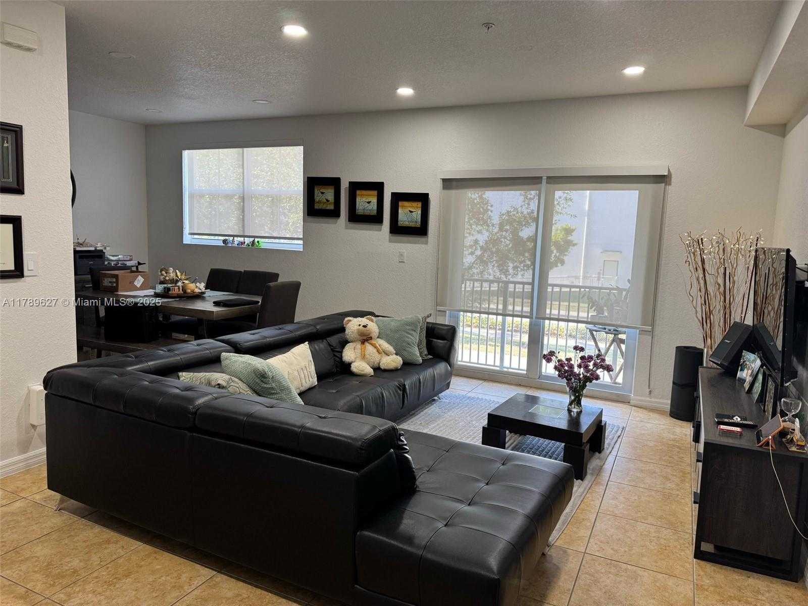 Small Image of 10800 NORTH WEST 88TH TER #204, Doral Number 2