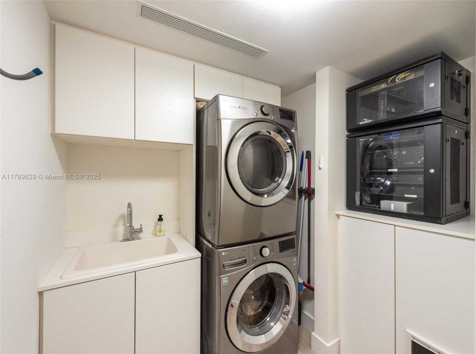 Small Image of 888 BRICKELL KEY DR #2501, Miami Number 22