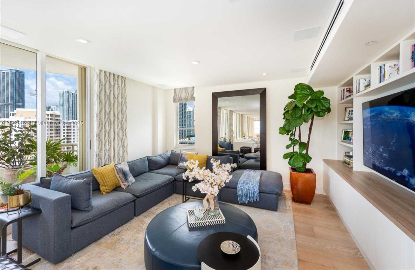 Small Image of 888 BRICKELL KEY DR #2501, Miami Number 5