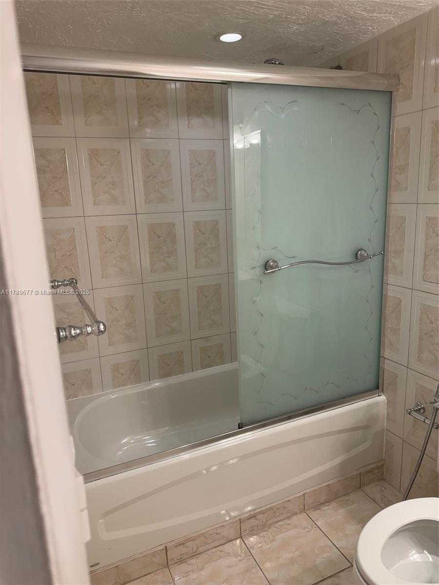 Small Image of 14311 NORTH KENDALL DR #202A, Miami Number 11