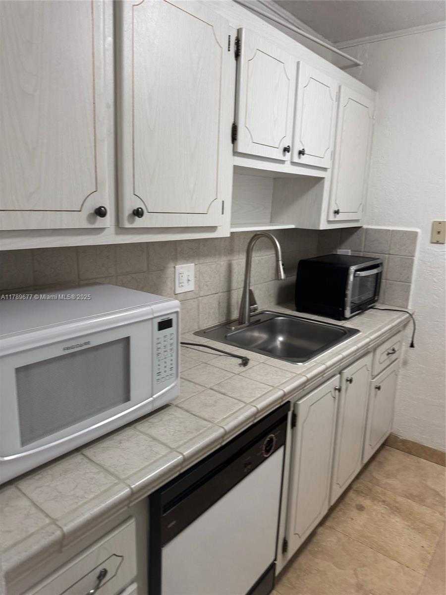 Small Image of 14311 NORTH KENDALL DR #202A, Miami Number 3