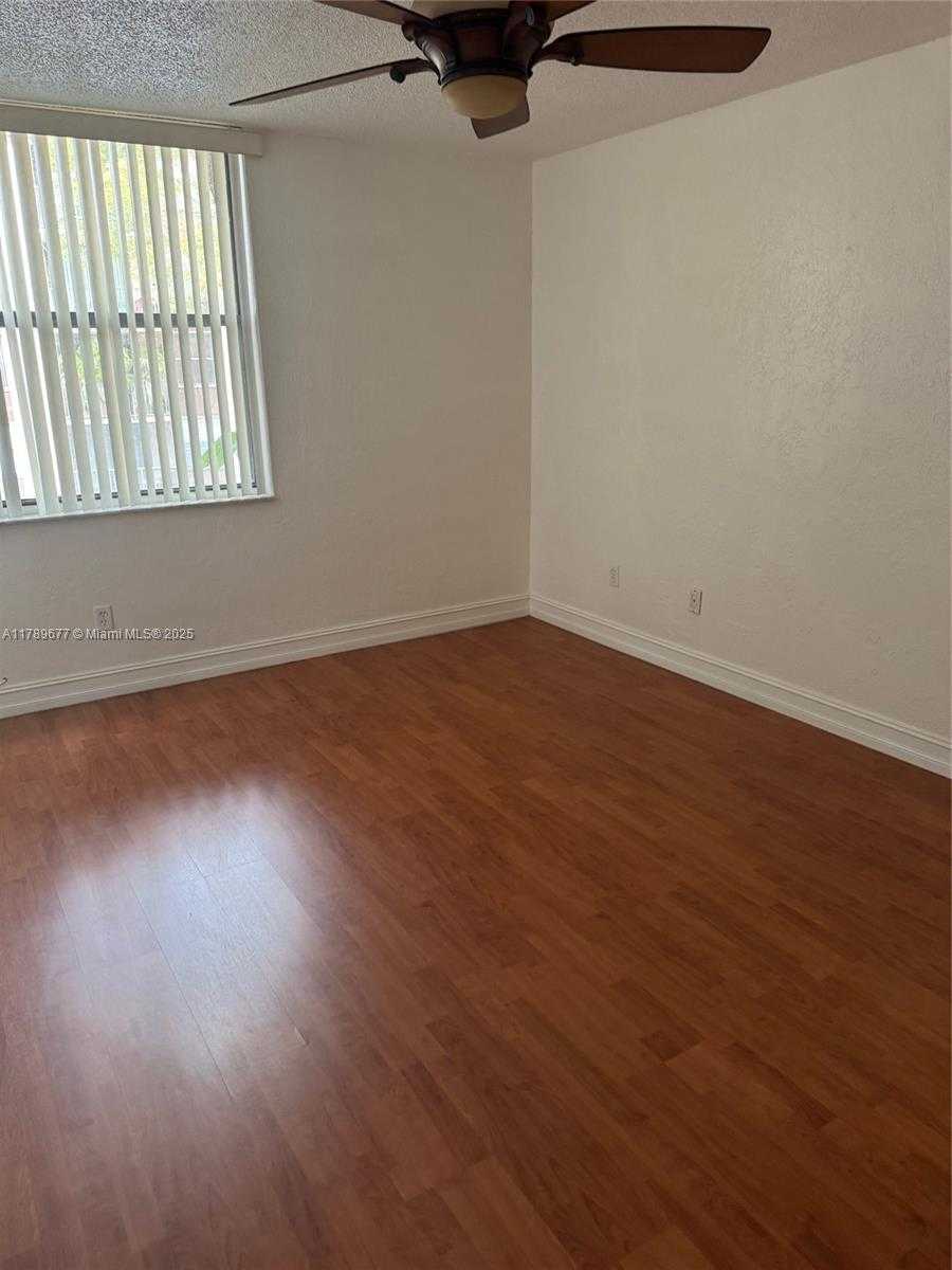 Small Image of 14311 NORTH KENDALL DR #202A, Miami Number 6