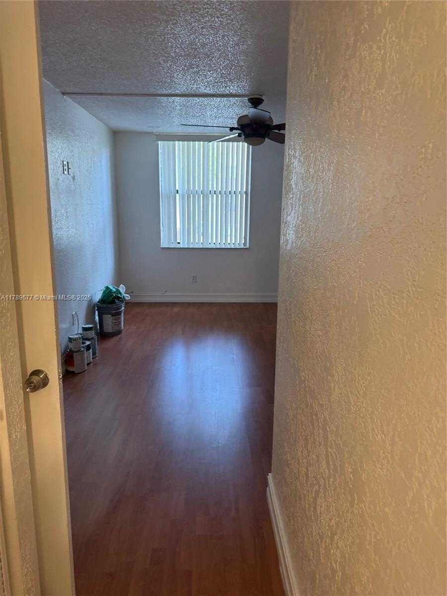 Small Image of 14311 NORTH KENDALL DR #202A, Miami Number 9