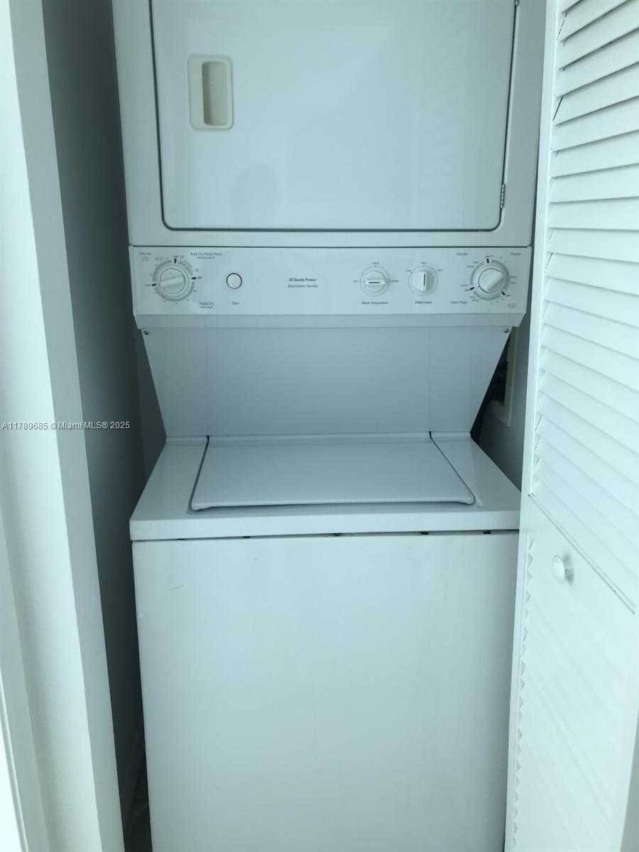 Small Image of 950 BRICKELL BAY #2209, Miami Number 12