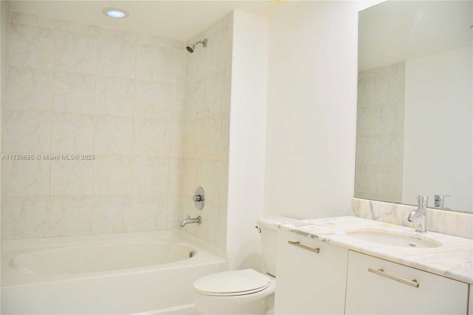 Small Image of 950 BRICKELL BAY #2209, Miami Number 14