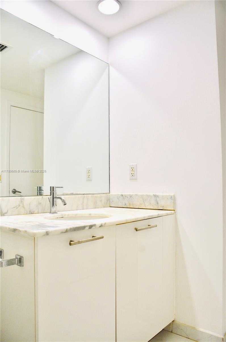 Small Image of 950 BRICKELL BAY #2209, Miami Number 15