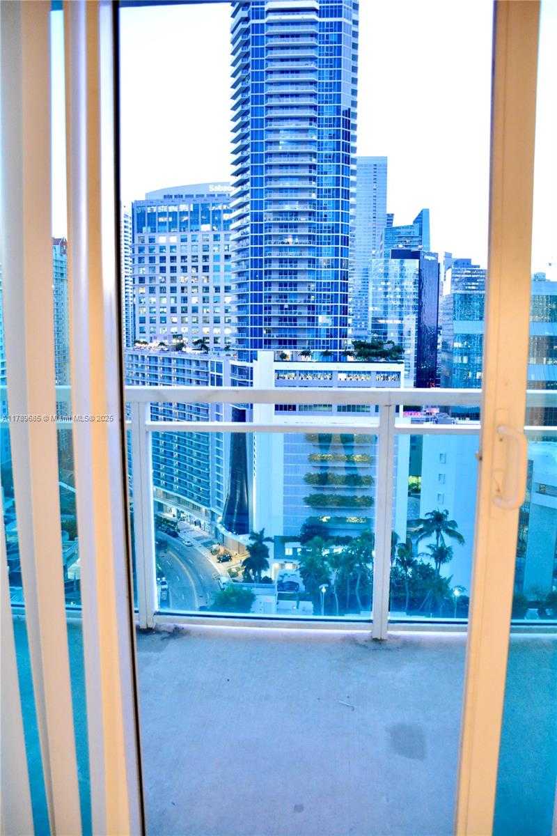 Small Image of 950 BRICKELL BAY #2209, Miami Number 8