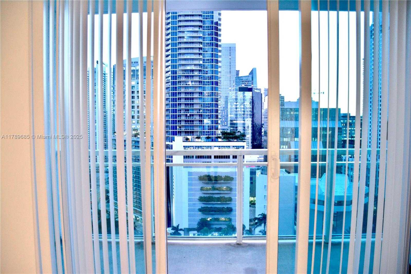 Small Image of 950 BRICKELL BAY #2209, Miami Number 9