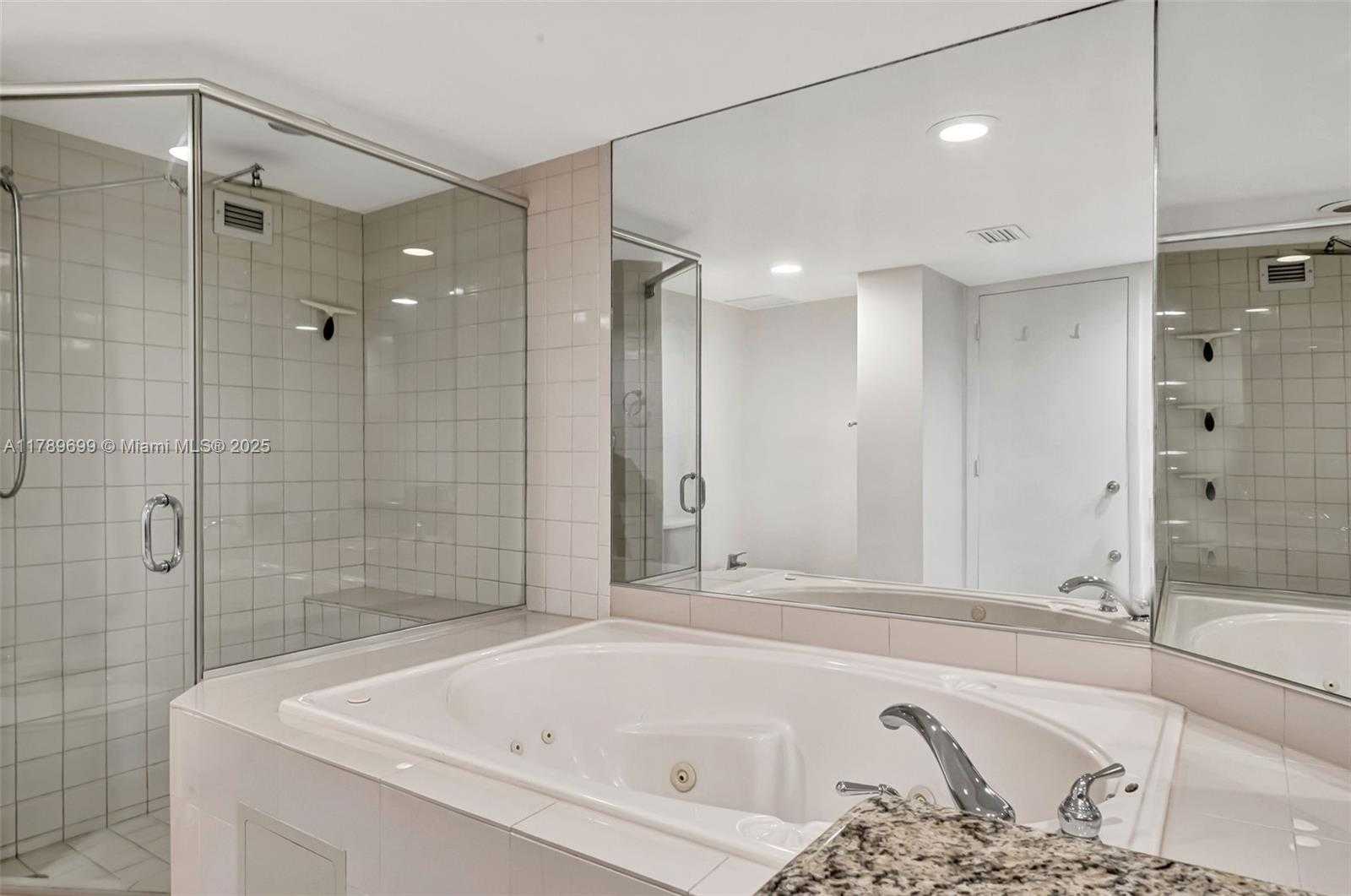 Small Image of 5600 COLLINS AVE #16F, Miami Beach Number 10