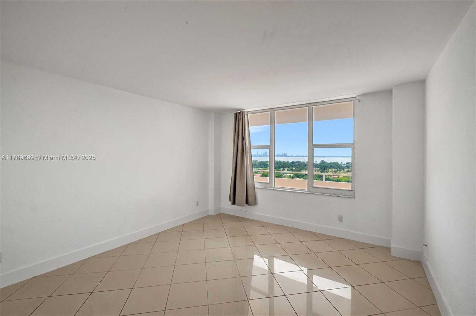 Small Image of 5600 COLLINS AVE #16F, Miami Beach Number 11