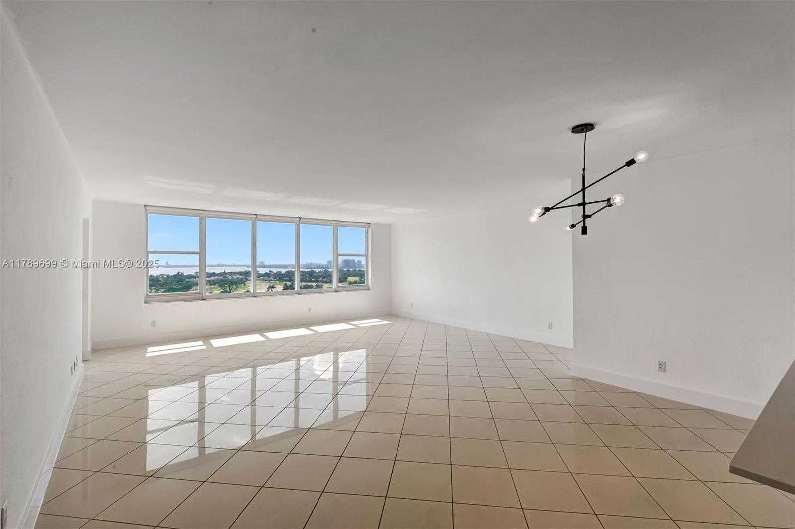 Small Image of 5600 COLLINS AVE #16F, Miami Beach Number 2