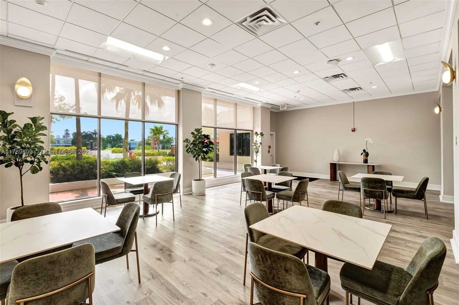 Small Image of 5600 COLLINS AVE #16F, Miami Beach Number 27