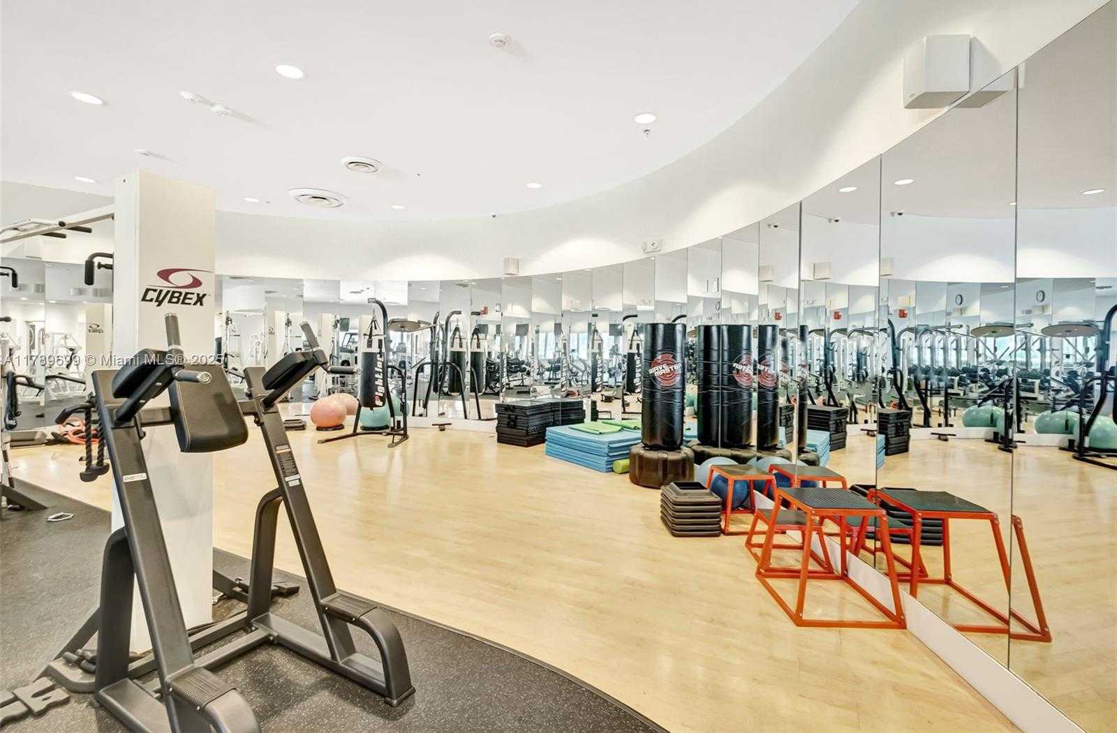 Small Image of 5600 COLLINS AVE #16F, Miami Beach Number 29