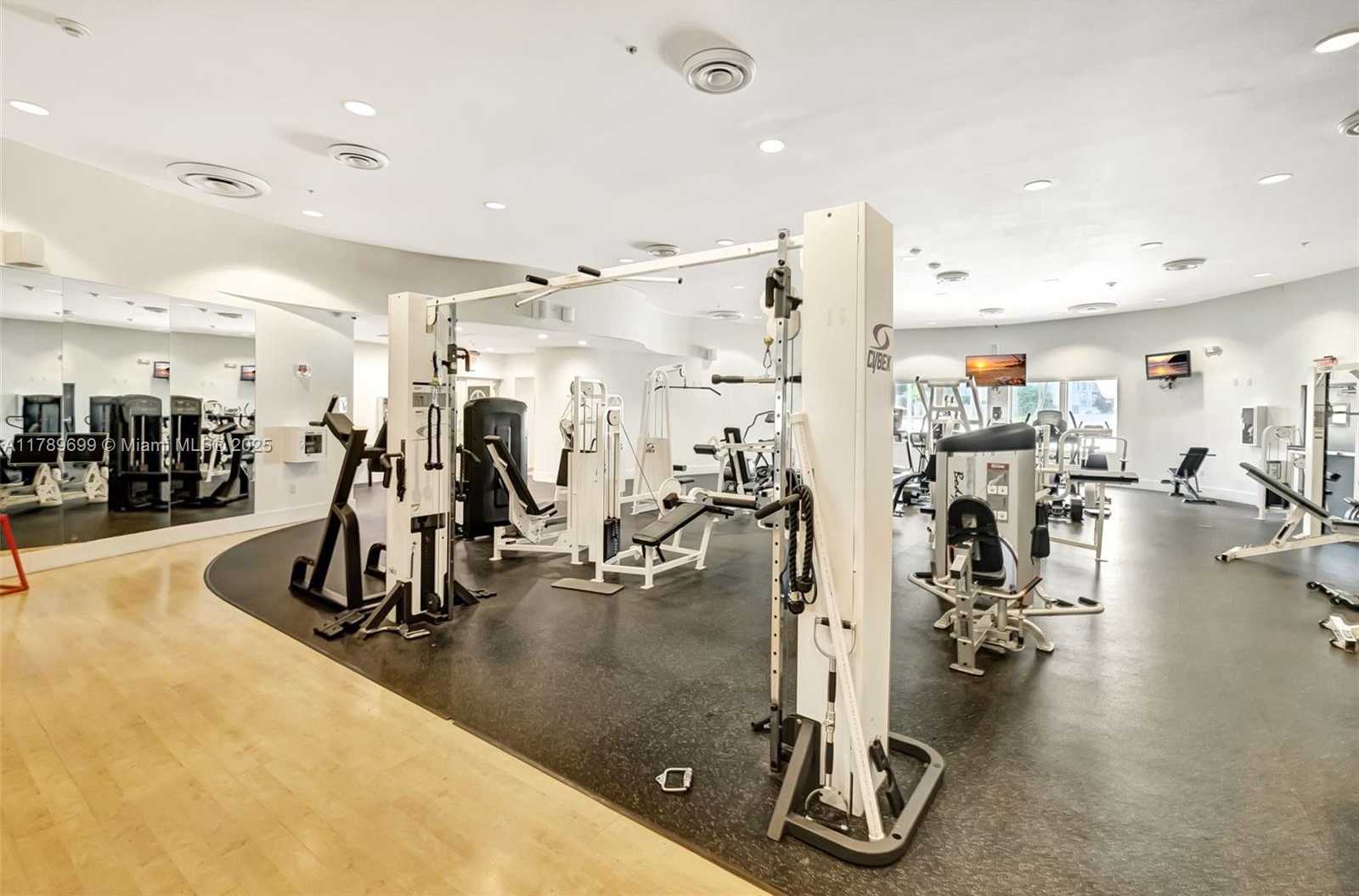 Small Image of 5600 COLLINS AVE #16F, Miami Beach Number 30