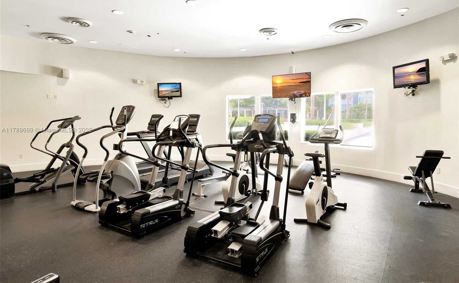 Small Image of 5600 COLLINS AVE #16F, Miami Beach Number 31